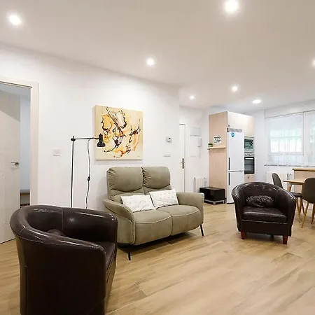 Modern Well Connected Apartment San Sebastián