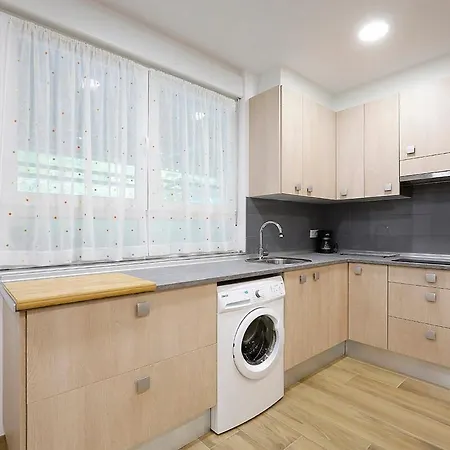 Modern Well Connected * San Sebastián